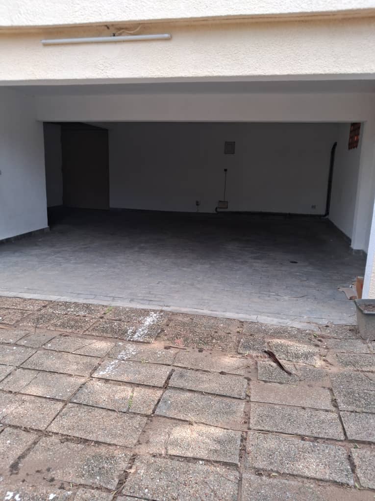 VILLA DUPLEX DE STANDING COMPRENANT 08 PIECES